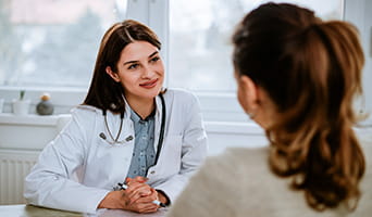 Doctor meeting with woman.